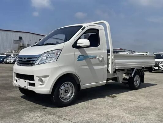 mau-xe-tai-nhe-may-xang-dang-mua-nhat-nhung-nam-gan-day