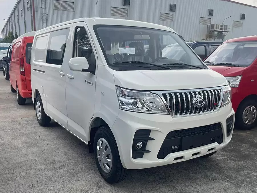 xe-tai-van-5-cho-la-gi-teraco-hung-vuong