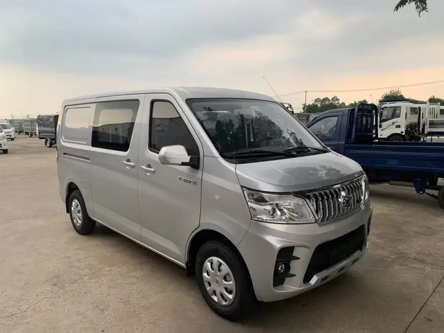 xe-tai-van-5-cho-la-gi-teraco-hung-vuong